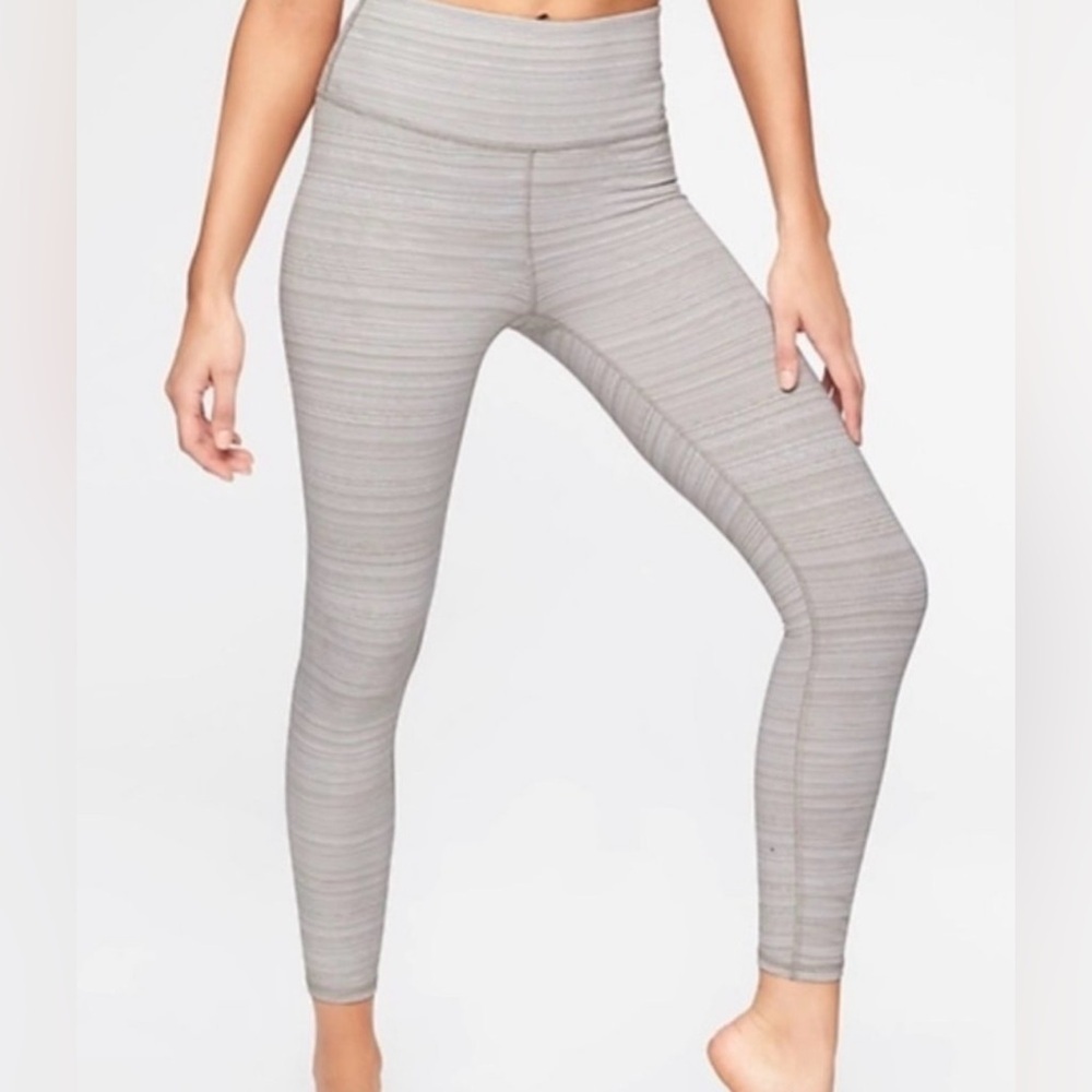 Athleta Chaturanga 7/8 Tight High Rise Jacquard Textured Legging in Quail Size S
